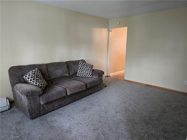 Building Photo - 16200 Edgewood Ct