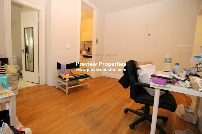 Foto del edificio - 247 Chestnut Hill Ave