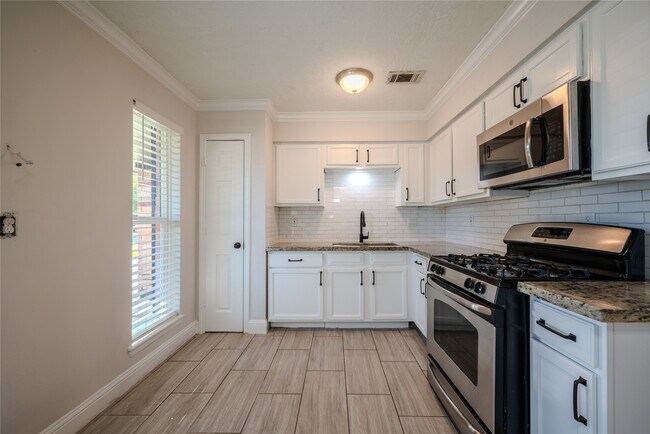 Foto del edificio - 16250 Camino Del Sol Dr