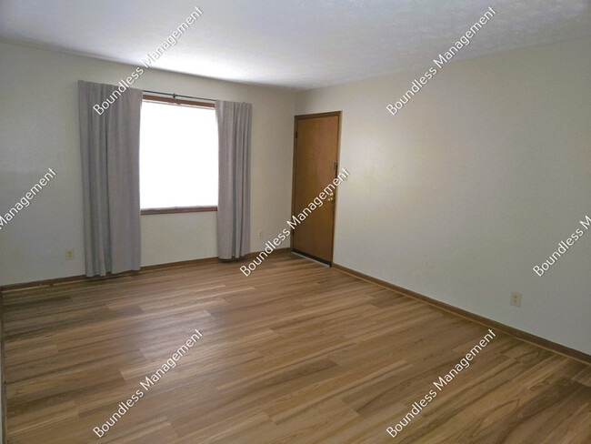 Foto del edificio - 1688 W Forrest Ave