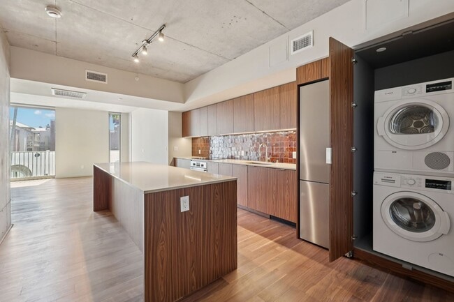 Building Photo - Kaya Bankers Hill