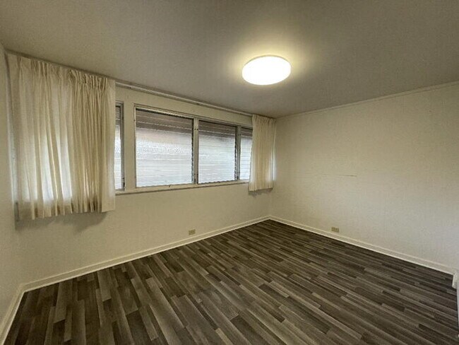 Building Photo - TROPIC GARDENS 2/2/1 split-level, A/C, W/D...