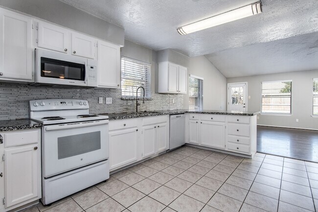 Building Photo - 16210 Cypress Point Dr