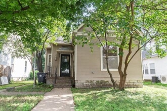 Building Photo - 1005 W 3rd St