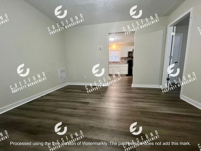 Building Photo - Spacious 1 BR 1 Bath bottom unit