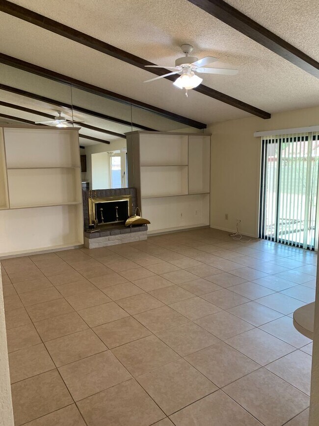 Foto del edificio - Spacious 3 Bed 2.5 Bath in Glendale