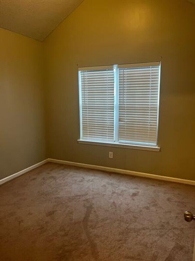Foto del edificio - Townhome Living Made Easy: Your 2-Bed, 2-B...