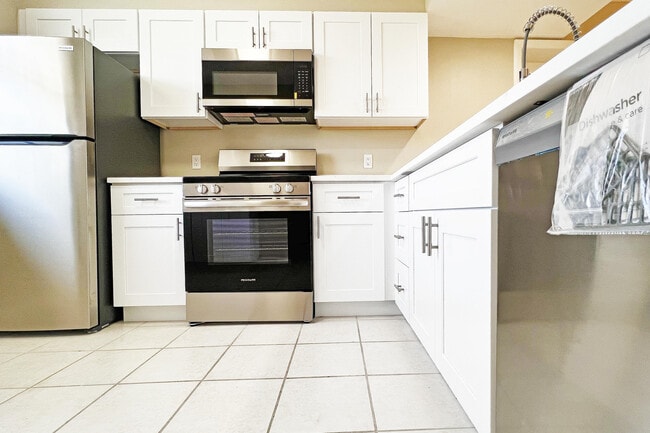 Building Photo - 3636 Whitehall Dr