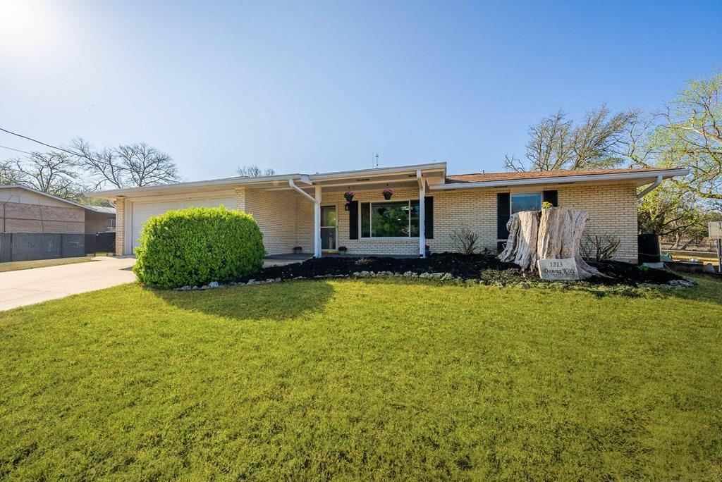 Foto principal - 1213 Donna Kay Dr