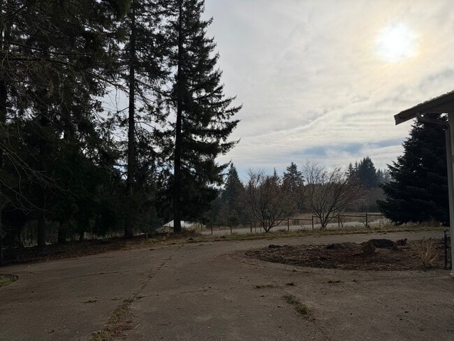 Foto del edificio - 184 Capitol Ridge Rd