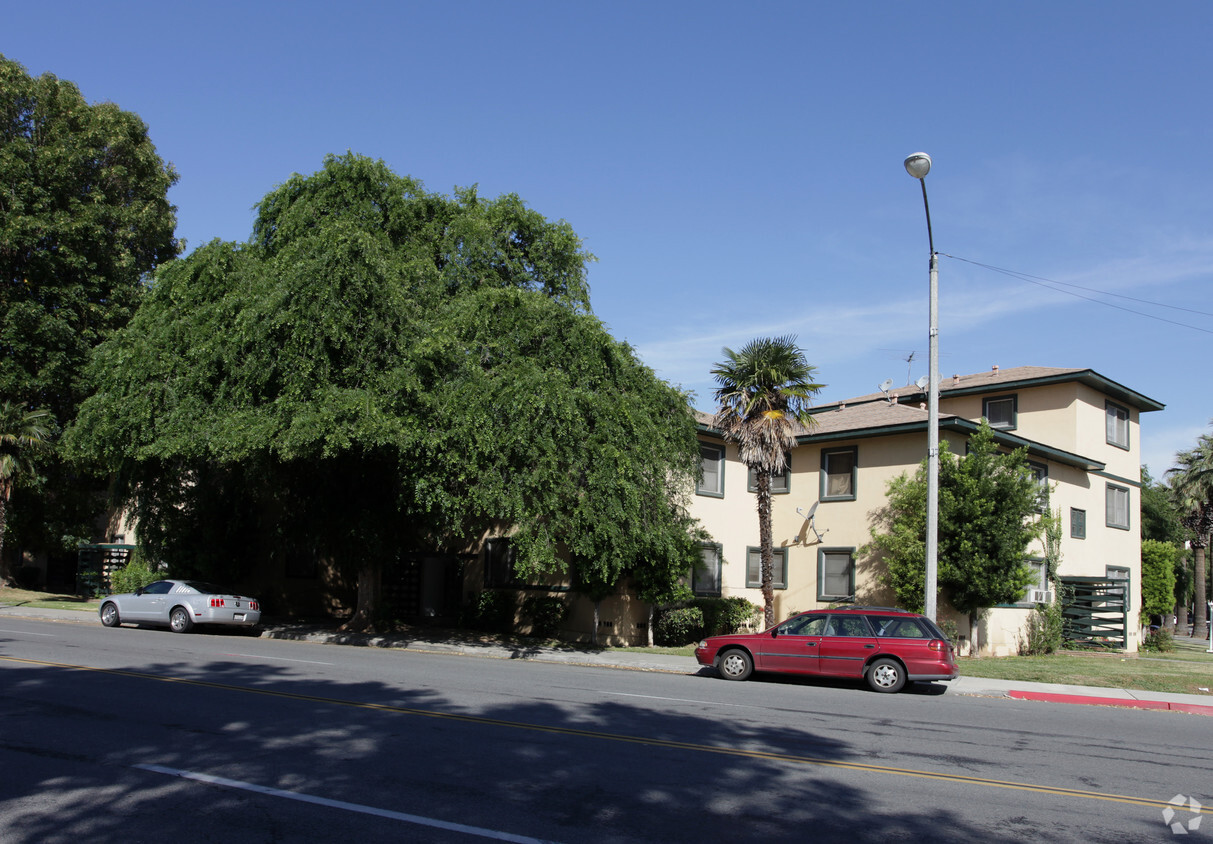 Building Photo - The Riverside Town House