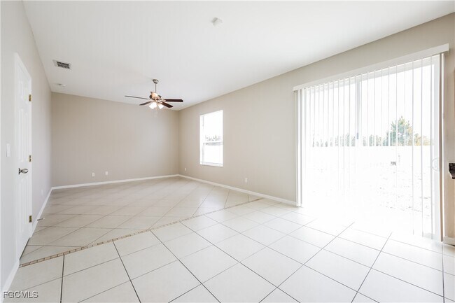Foto del edificio - 966 Ainsworth St W