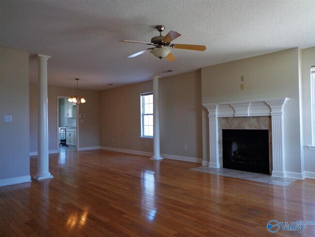 Building Photo - 5001 Frankford Dr SE