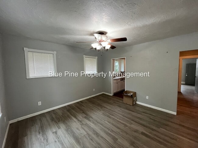 Building Photo - 328 11th St