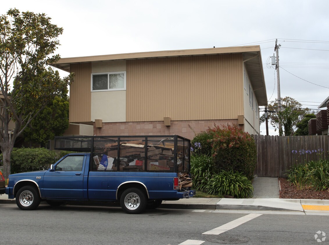 Building Photo - 422 East Sixteenth