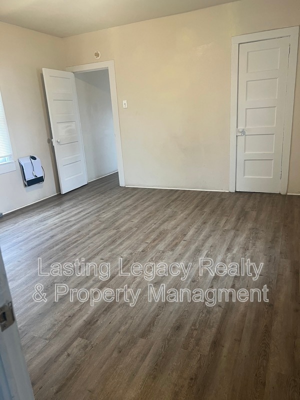 Foto del edificio - 1016 W 13th St