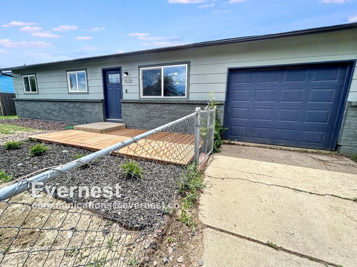 Primary Photo - Cozy 3-Bedroom, 1-Bathroom Home in a Conve...