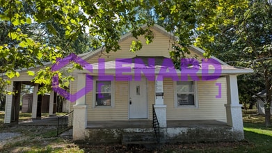 Building Photo - 332 E Summit St