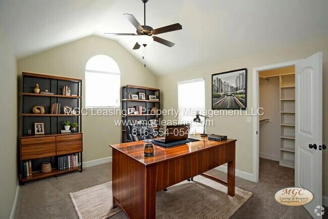 Foto del edificio - Eagle Creek Townhome - Unlock One Month Free with a May Move-In & 13-Month Lease
