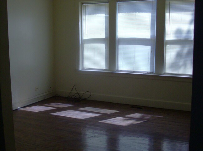 Living Room - 6902 S Talman Ave