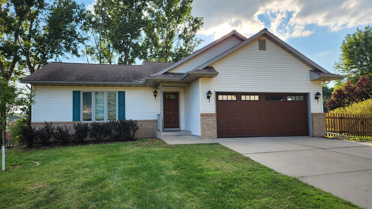 Foto principal - 727 Eagle Cir