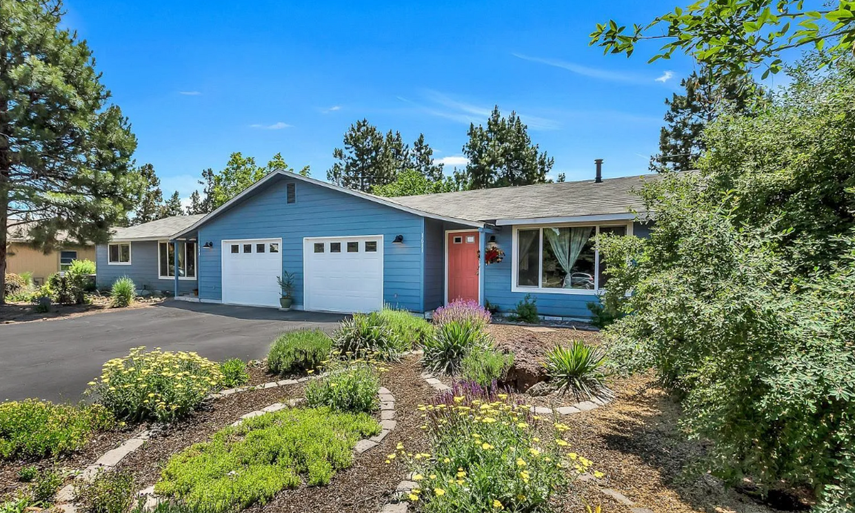 Foto principal - Charming 3 Bed/1 Bath Unit in SE Bend - Fu...