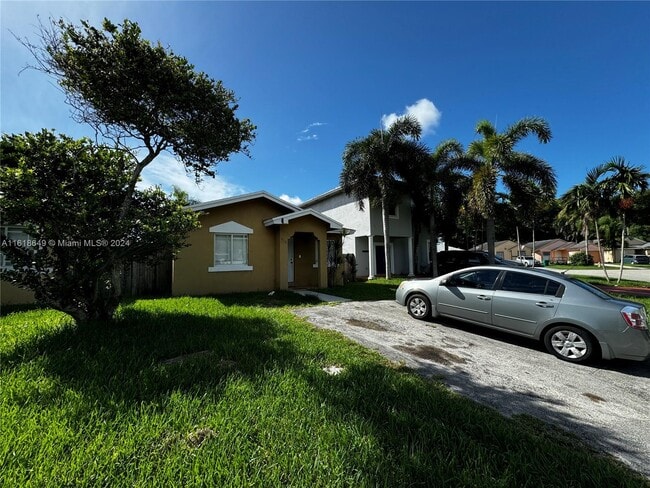 Building Photo - 910 SW 8th Pl