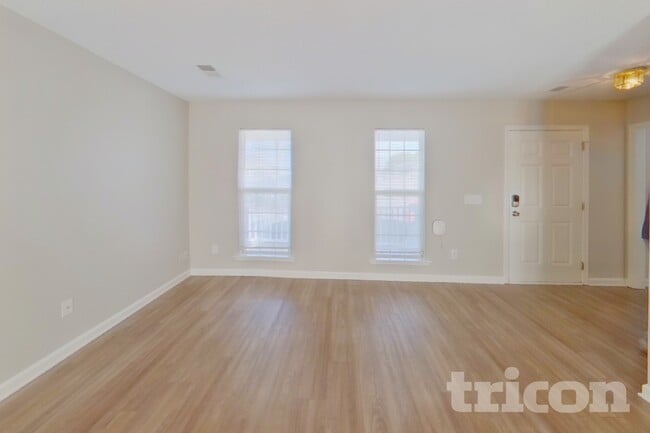 Building Photo - 163 Brooksong Dr