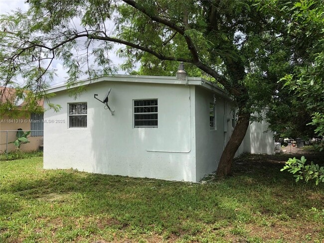 Foto del edificio - 1400 NW 73rd St