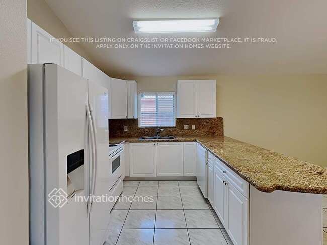 Foto del edificio - 10121 NW 127th Terrace