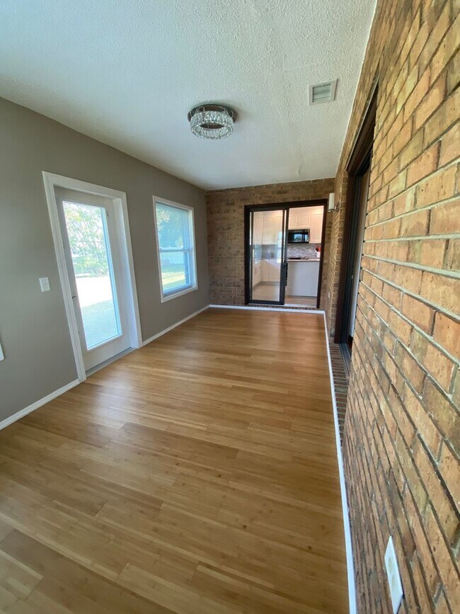 Building Photo - Beautiful 2/2/2 Deltona home