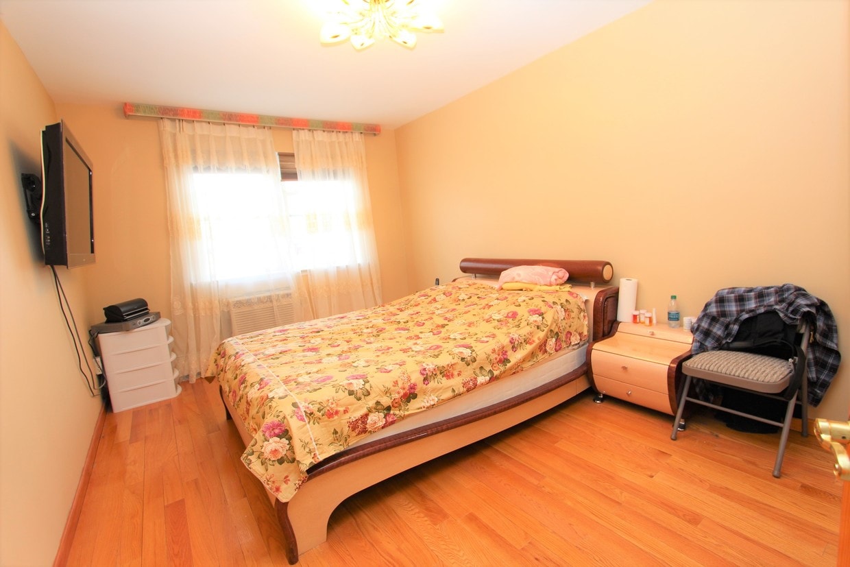 Foto del edificio - 2273 E 5th St