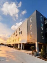 Building Photo - 18900 Parthenia St