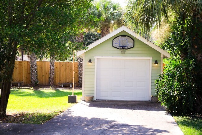 Building Photo - 3 Bd/2th Home-Gated-Gordonston
