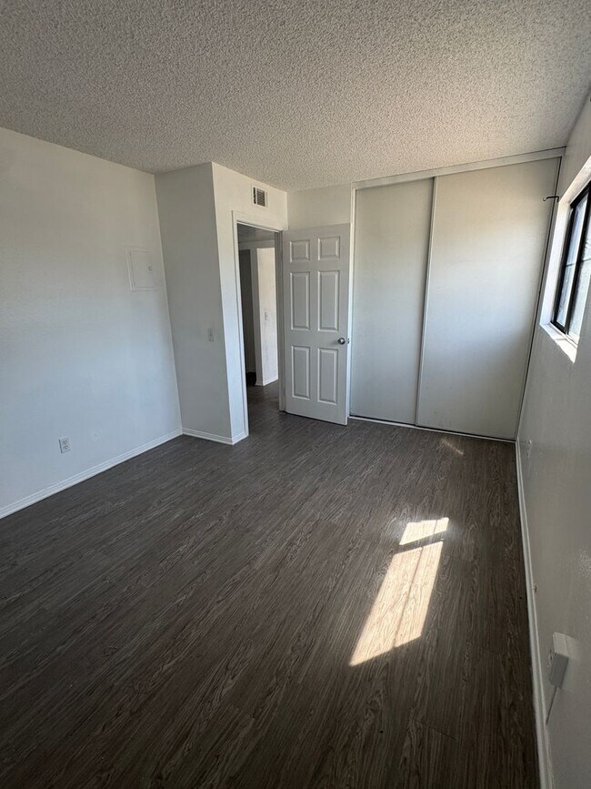 Foto del edificio - 16010 Dorsey Ave