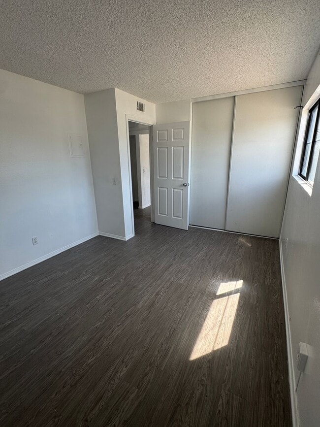 Building Photo - 16010 Dorsey Ave