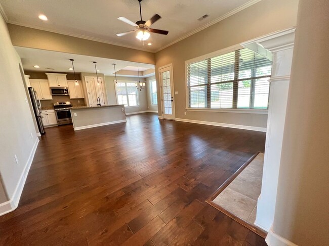 Foto del edificio - 5607 Pinetree Loop E