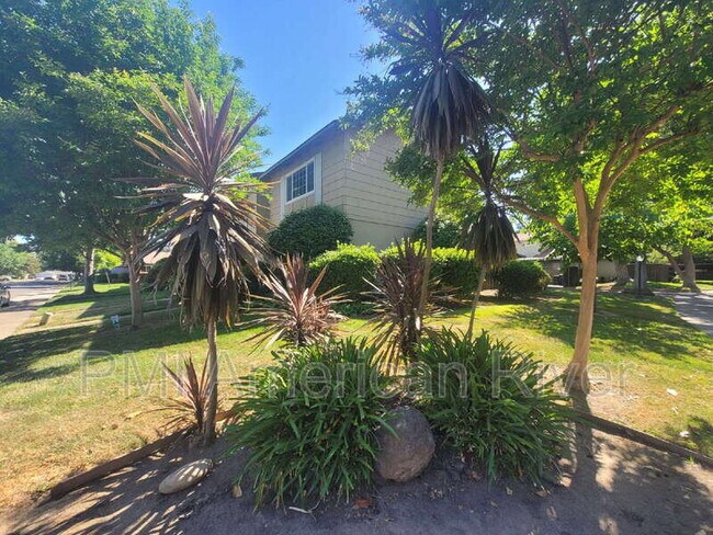 Foto del edificio - 8800 Sawtelle Way