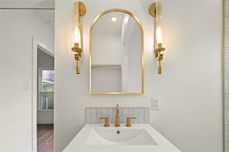 Building Photo - 808 Sul Ross St