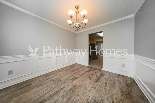 Foto del edificio - 229 Deodar Ln