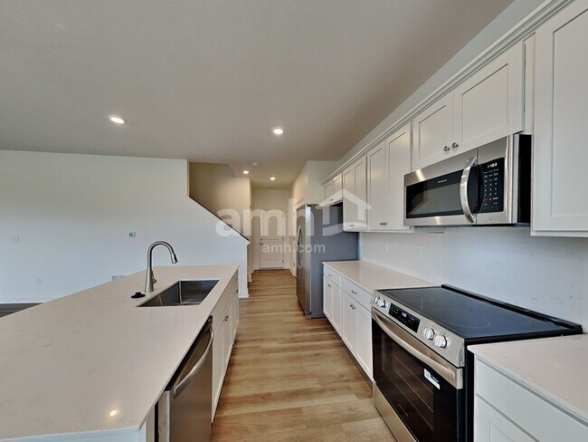 Foto del edificio - 9166 Henley Ave