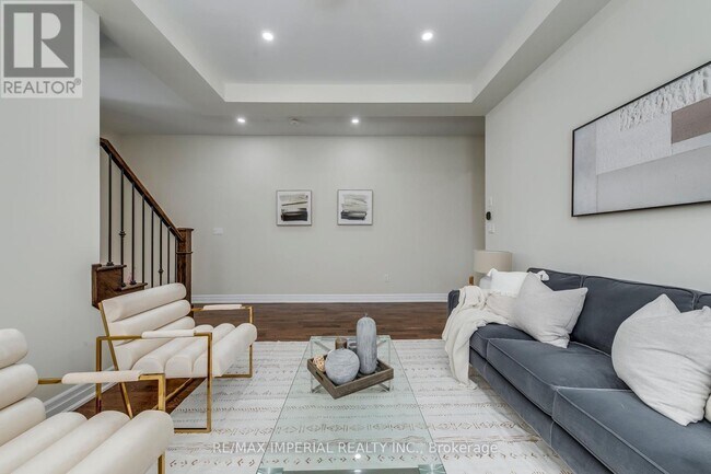 Photo du bâtiment - 3263 Donald Mackay St