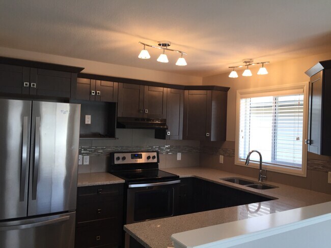 Photo du bâtiment - 12925 Oak Rd
