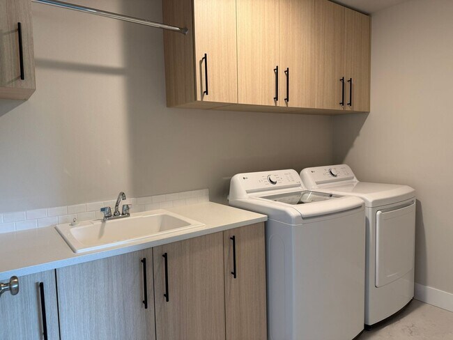 Foto del edificio - Beautiful Three Bedroom New Construction Home For Rent