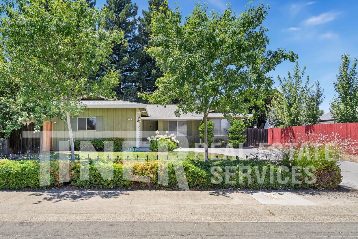 Primary Photo - 24 Grand Rio Cir