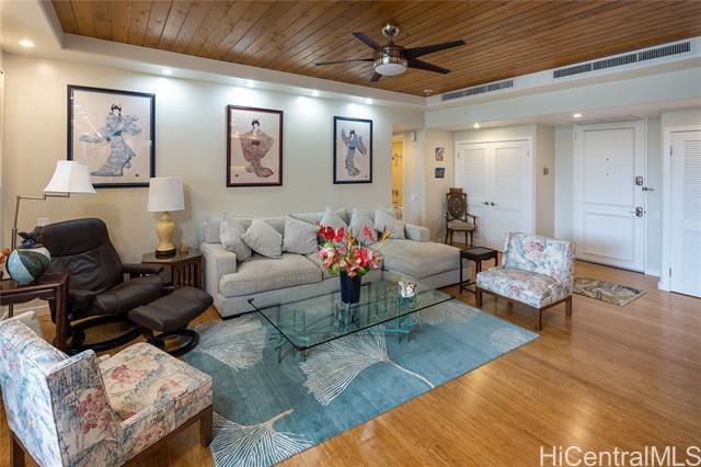 Building Photo - 4999 Kahala Ave