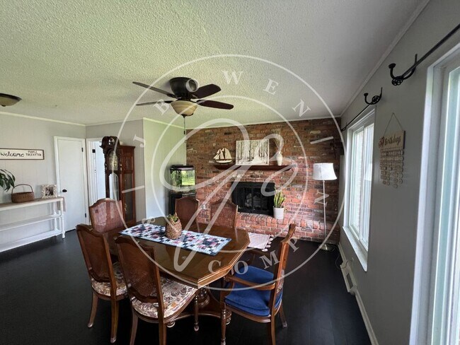Foto del edificio - "Charming 3 bedroom 2 bathroom Sylvania home with Granite Countertops.