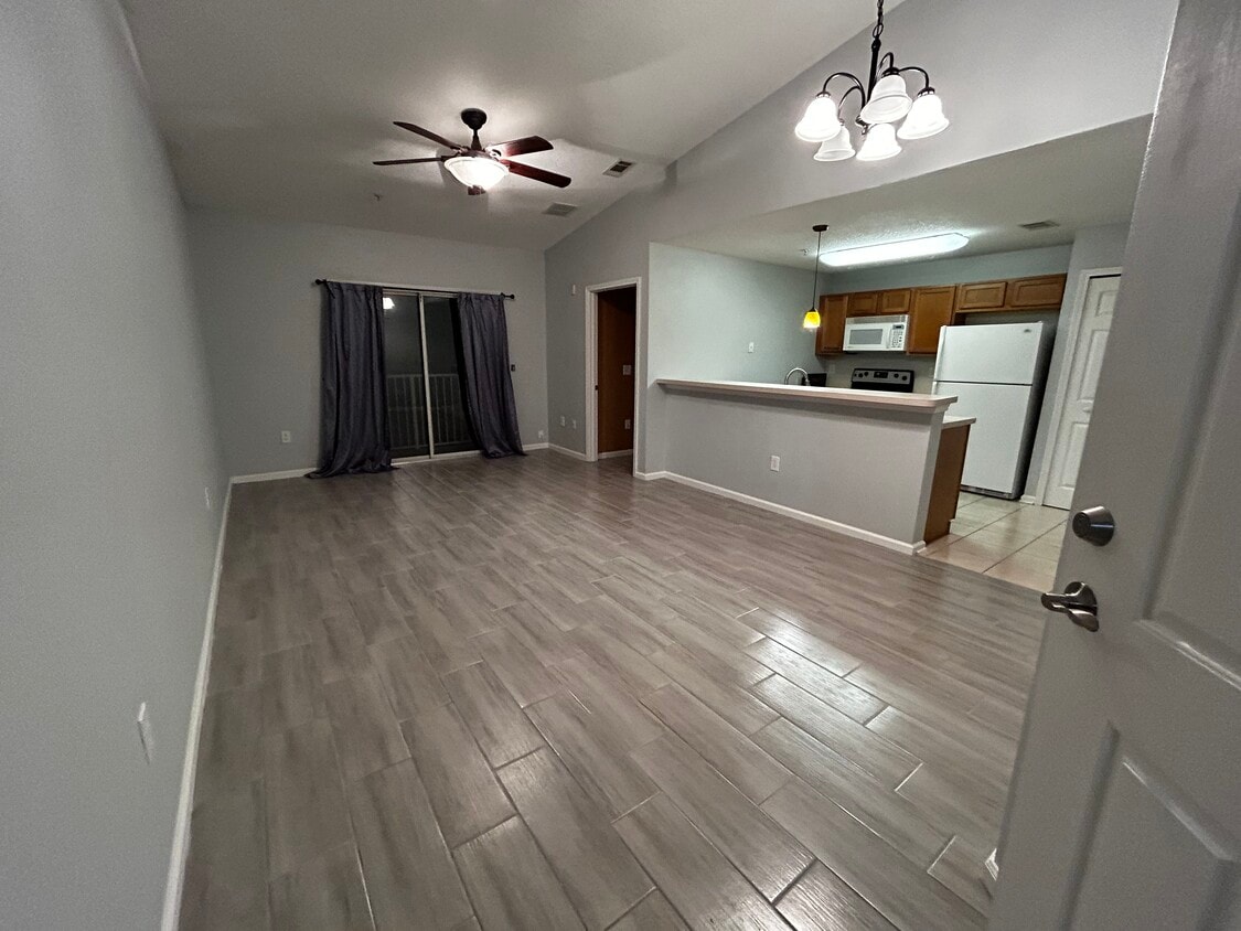Primary Photo - 9690 Amarante Cir