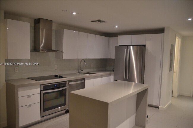 Building Photo - 1600 NE 1st Ave