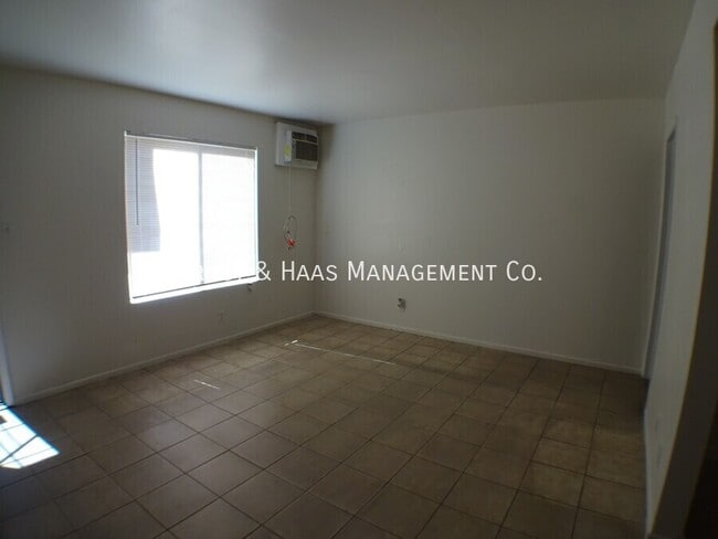 Building Photo - 14423 Flallon Ave